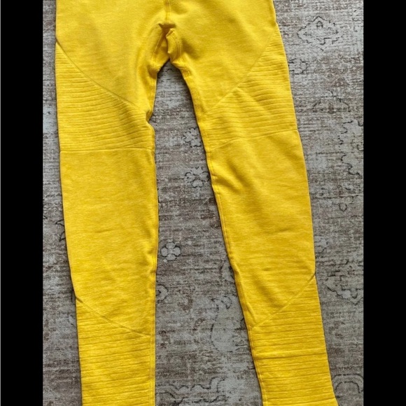 Alphalete Revival Leggins in Yellow - Picture 4 of 5